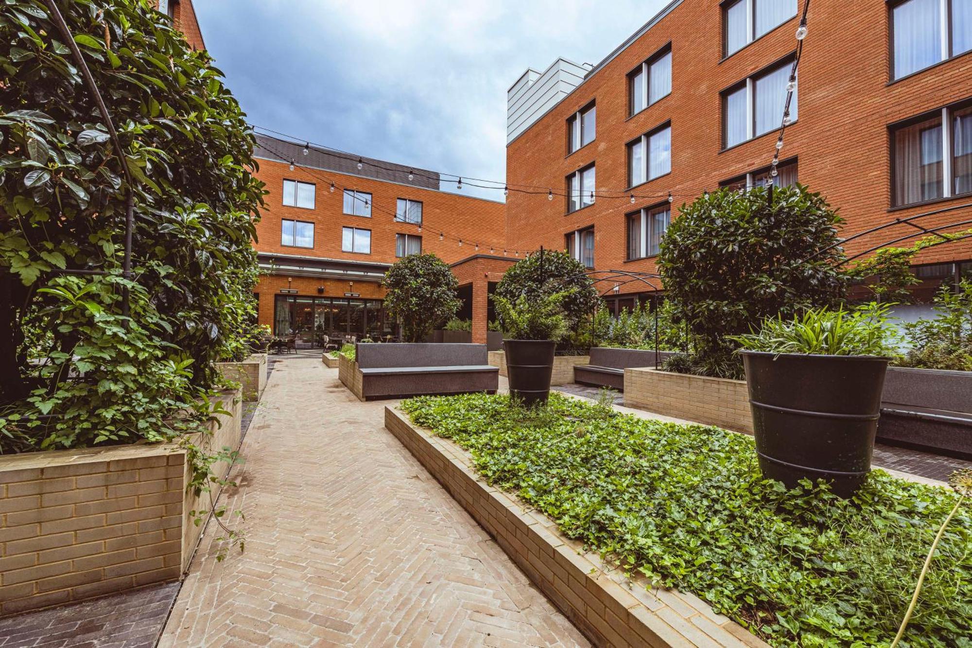 The Fellows House Cambridge, Curio Collection By Hilton Buitenkant foto